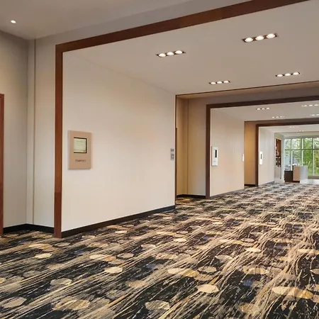 Courtyard By Marriott Calgary Airport-2