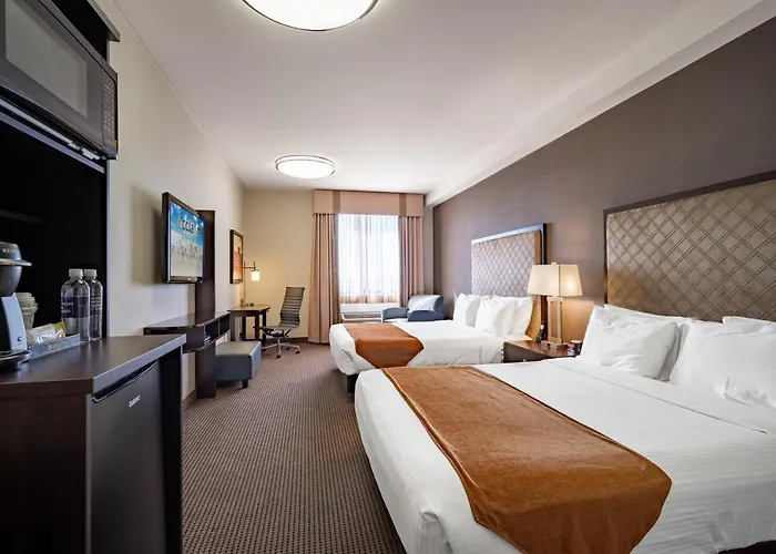 Acclaim By CliqueAirport Hotel